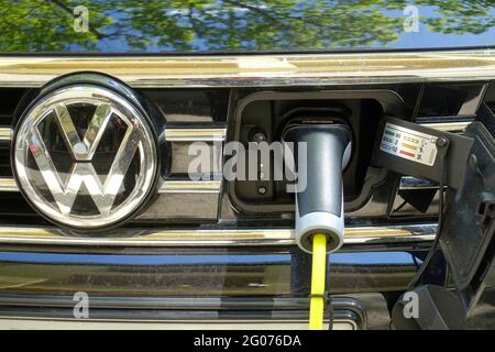 Stazione di ricarica per auto elettriche a Berlino, Germania Foto Stock