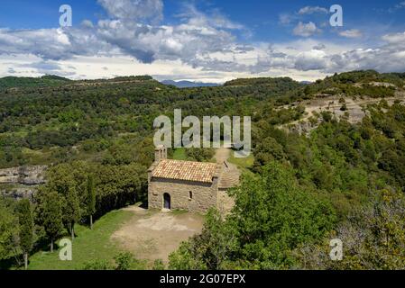 Eremo di Sant Martí XIc e vetta in primavera (Osona, Barcellona, Catalogna, Spagna) ESP: Cima y ermita de Sant Martí XIc en primavera, Cataluña, España Foto Stock