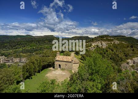 Eremo di Sant Martí XIc e vetta in primavera (Osona, Barcellona, Catalogna, Spagna) ESP: Cima y ermita de Sant Martí XIc en primavera, Cataluña, España Foto Stock