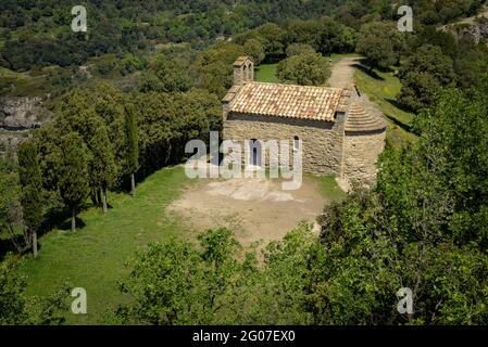 Eremo di Sant Martí XIc e vetta in primavera (Osona, Barcellona, Catalogna, Spagna) ESP: Cima y ermita de Sant Martí XIc en primavera, Cataluña, España Foto Stock