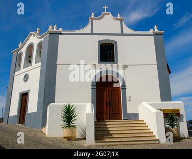 Portogallo, Aljezur. Chiesa della Misericordia (Igreja da Misericórdia). Il tempio risale al 16 ° secolo, anche se è stato ricostruito nel 18 ° secolo dopo il terremoto del 1755. Regione dell'Algarve. Foto Stock