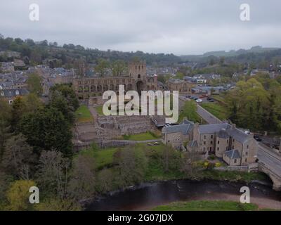 JEDBURGH, SCOZIA. 13 maggio 2021. Abbazia di Jedburgh, vista aerea Foto Stock