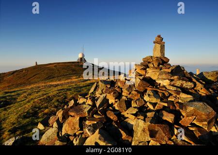 FRANCIA, ALTO RENO (68), SOULTZ-HAUT-RHIN, STONE CAIRN, GRAND BALLON, PARCO NATURALE REGIONALE BALLONS DES VOSGES Foto Stock