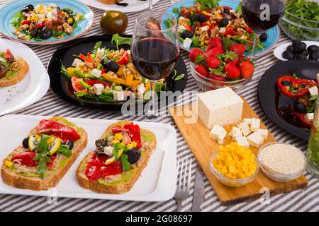 Varietà di piatti vegetariani Foto Stock