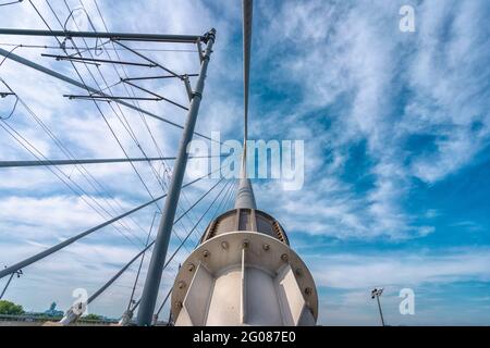 La più recente 'Most na Adi' - letteralmente Ponte sopra Ada / isola fluviale a Belgrado, Serbia; ponte collega l'Europa continentale con i Balcani oltre il fiume Foto Stock