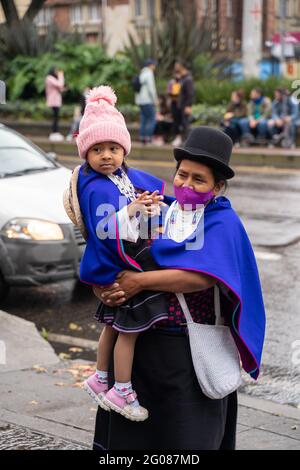 A Botoga, Colombia, 30 maggio 2021 dimostrazione della comunità indigena Misak contro la violenza del governo e della polizia Foto Stock