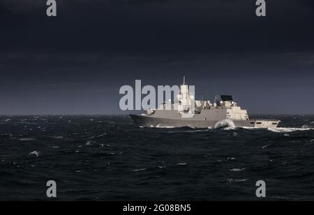 La fregata olandese HNLMS De Zeven Provincien Foto Stock