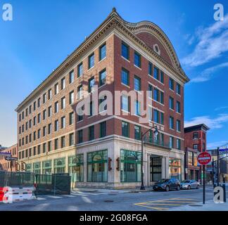 Providence gas Company Building, 100 Weybosset Street, progettato da Clarke & Howe, in stile coloniale revival. Costruito nel 1924. Foto Stock