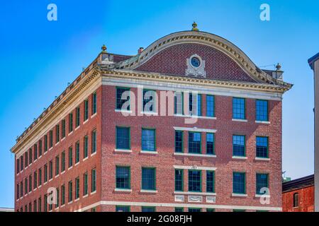 Providence gas Company Building, 100 Weybosset Street, progettato da Clarke & Howe, in stile coloniale revival. Costruito nel 1924. Foto Stock