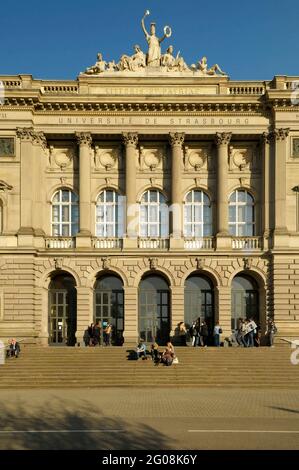 FRANCIA. BASSO RENO (67). STRASBURGO. PALAZZO DELL'UNIVERSITÀ. PIAZZA DELL'UNIVERSITÀ Foto Stock