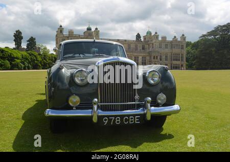 Auto Daimler classica in mostra all'Audley End House Foto Stock