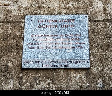 Berlino, Mitte, Günter Litfin Memorial in un ex posto di comando delle guardie di frontiera della RDT vicino al canale Berlin-Spandau. Foto Stock