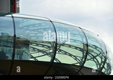 Primo piano delle British Airways i360 sulla spiaggia di Brighton Foto Stock