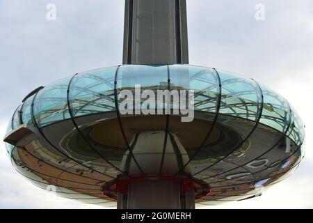 Primo piano delle British Airways i360 sulla spiaggia di Brighton Foto Stock