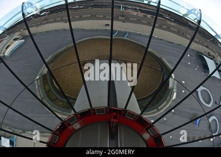 Primo piano delle British Airways i360 sulla spiaggia di Brighton Foto Stock