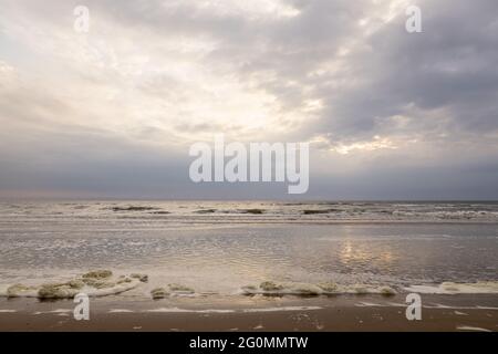 Spiaggia nei Paesi Bassi con bolle d'aria Foto Stock