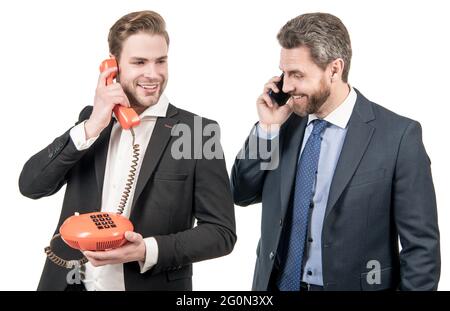 Felici imprenditori rispondere telefono cellulare e chiamata telefonica isolato su frusta, chiamata Foto Stock