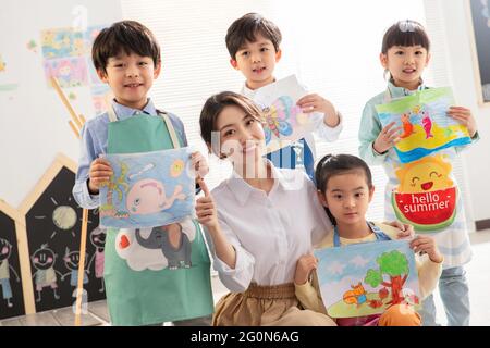 La classe d'arte per bambini ha fatto un viaggio Foto Stock