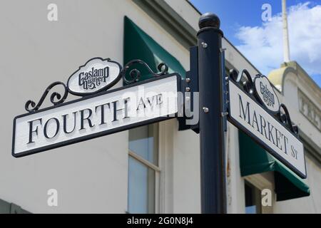 Quarta Ave e Market Street segno nel quartiere Gaslamp di San Diego, California Foto Stock