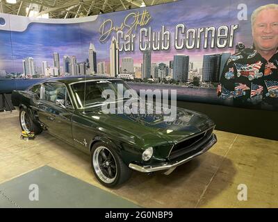 Mostra Ford Mustang degli anni '60 all'interno del San Diego Automotive Museum, Balboa Park, California Foto Stock
