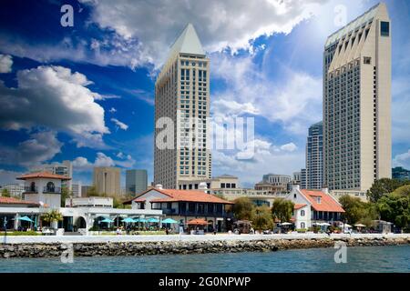 L'hotel Manchester Grand Hyatt domina lo skyline nel quartiere Embaracdero di San Diego, California Foto Stock