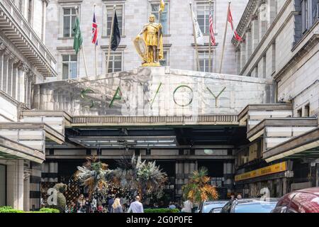 Ingresso principale all'Hotel Savoy, Londra. Regno Unito, Londra, 29 maggio 2021 Foto Stock