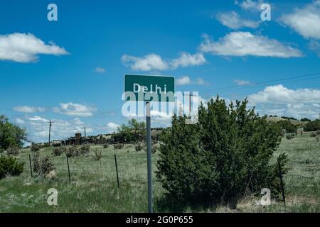 Cartello per Delhi, Colorado, una città fantasma lungo il vecchio Santa Fe Trail Foto Stock