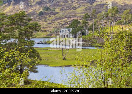 Camminare sul circuito Glen Affric. Con il consenso comune, Glen Affric è il più bello di tutte le valli scozzesi. Offre una favolosa varietà di paesaggi e io Foto Stock