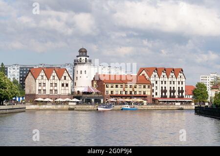 Edifici del villaggio di pescatori nella regione di Kaliningrad, Russia Foto Stock