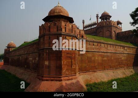 India Delhi - mura di confine del Forte Rosso Foto Stock