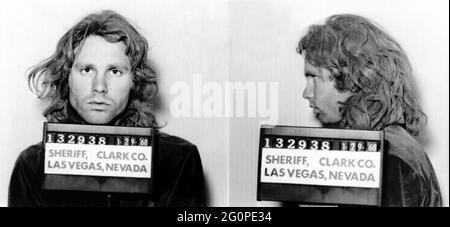 1968, 29 gennaio, Clark County , Las Vegas , USA : il celebre cantante e compositore Rockstar JIM MORRISON ( 1943 - 1971 ) delle PORTE ( fondato nel 1965 ), quando fu arrestato dal Dipartimento di polizia nella mug-shot ufficiale . Jim era stato accusato di essere stato arrestato al di fuori del Pussycat-A-Go-Go a Las Vegas per essere stato ubriaco in pubblico mentre visitava la città con l'autore Robert Gover , anch'egli arrestato . Fotografo sconosciuto , Clark County , Las Vegas , Nevada . - STORIA - FOTO STORICHE - MUSICA - MUSICA - CANTANTE - COMPOSITORE - ROCK STAR - ARRESTO - ARRESTATION - ARRESTATO DALLA POLIZIA - FOTO SEGNALET Foto Stock