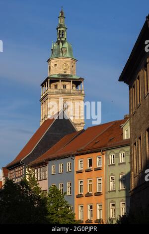 Bad Langensalza, Germania. 02 giugno 2021. La guglia della chiesa mercato di Bad Langensalza, che è in pericolo di caduta. La guglia della Marktkirche di Bad Langensalza deve essere rimossa il più rapidamente possibile per evitare che cada. Credit: Michael Reichel/dpa/Alamy Live News Foto Stock