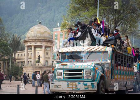 La comunità indigena 'Mosak' ha partecipato oggi alla giornata delle mobilitazioni nell'ambito dello sciopero nazionale che ha già completato 35 giorni. (Foto di Santiago Villegas/Pacific Press) Credit: Pacific Press Media Production Corp./Alamy Live News Foto Stock