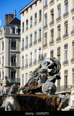 FRANCIA, RODANO (69) LIONE, FONTANA DI FONTAINE BARTHOLDI SITUATO SULLA PLACE DES TERREAUX Foto Stock