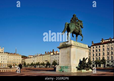 FRANCIA, RODANO (69) LIONE, PIAZZA BELLECOUR, STATUA EQUESTRE DEL RE LUIGI XIV Foto Stock