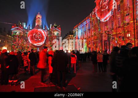 FRANCIA. RHONE (69). LIONE. FESTIVAL DELLE LUCI 2013. TERREAUX PLACE. 'IL PRINCIPE DELLE LUCI' (CREAZIONE: DAMIEN FONTAINE) Foto Stock