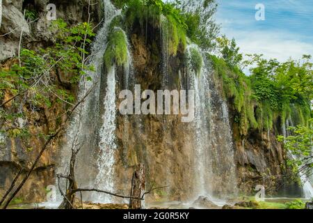 Mali Prstavac cascata, il Parco Nazionale dei Laghi di Plitvice, Croazia Foto Stock