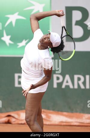 Venus Williams of USA durante il giorno 4 del French Open 2021, torneo di tennis Grand Slam il 2 giugno 2021 allo stadio Roland-Garros di Parigi, Francia - Foto Jean Catuffe / DPPI / LiveMedia Foto Stock