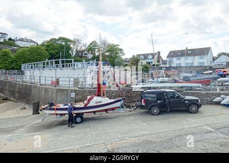 Lancio di imbarcazioni, Saundersfoot Harbour, Pembrokeshire, Galles Foto Stock