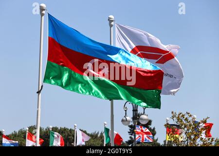 Baku, Azerbaigian. 03 giugno 2021. Circuito atmosfera - bandiere. Gran Premio di Azerbaigian, giovedì 3 giugno 2021. Circuito cittadino di Baku, Azerbaigian. Credit: James Moy/Alamy Live News Foto Stock