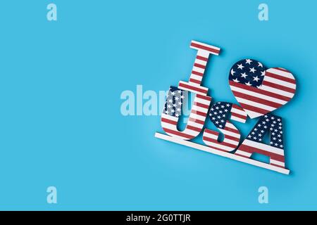 Amo gli Stati Uniti e stelle ornamento su sfondo blu Foto Stock