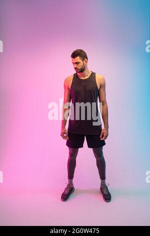 Bell'uomo europeo in studio Foto Stock