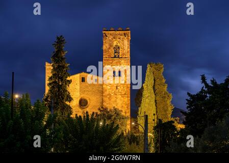 Chiesa di Sant Pere de Vilamajor, conosciuta anche come la Torre Rossa o la Força (Sant Pere de Vilamajor, Barcellona, Catalogna, Spagna) Foto Stock