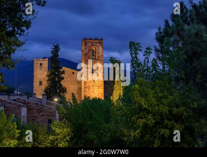 Chiesa di Sant Pere de Vilamajor, conosciuta anche come la Torre Rossa o la Força (Sant Pere de Vilamajor, Barcellona, Catalogna, Spagna) Foto Stock