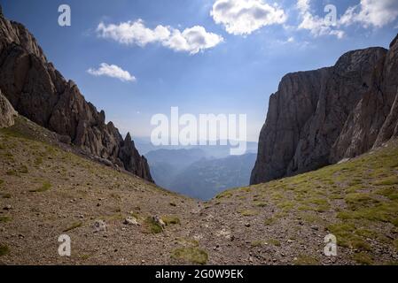 Enforcadura del Pedraforca (depressione montana tra le due cime) (provincia di Barcellona, Catalogna, Spagna, Pirenei) Foto Stock