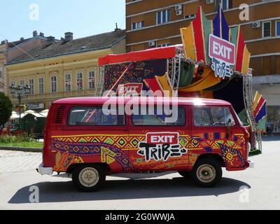 NOVI SAD, SERBIA - 10 giu 2019: Novi Sad, Serbia - 10 giu 2019: Van come simbolo del festival musicale Exit a Novi Sad, Serbia - uno dei migliori EUR Foto Stock