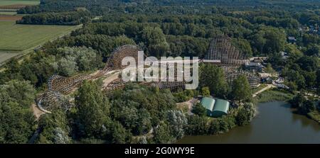 Untamed RMC Rollercoaster a Walbi Holland i Paesi Bassi presi dall'aria, Aerial Image Rocky Mountain Construction IBOX Topper Track Foto Stock