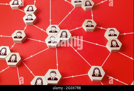 Rete di persone connesse. Comunicare le interazioni tra i gruppi di lavoro. Comunicazione di rete aziendale. Partnership, relazioni commerciali devel Foto Stock