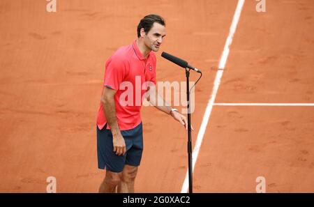 Roger Federer della Svizzera celebra la sua seconda vittoria nel giorno 5 del torneo di tennis Open 2021, Grand Slam, il 3 giugno 2021, allo stadio Roland-Garros di Parigi, Francia - Foto Jean Catuffe / DPPI Foto Stock