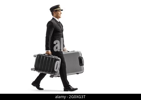 Profilo a lunghezza intera di un portiere in una uniforme da passeggio e trasportando valigie isolate su sfondo bianco Foto Stock